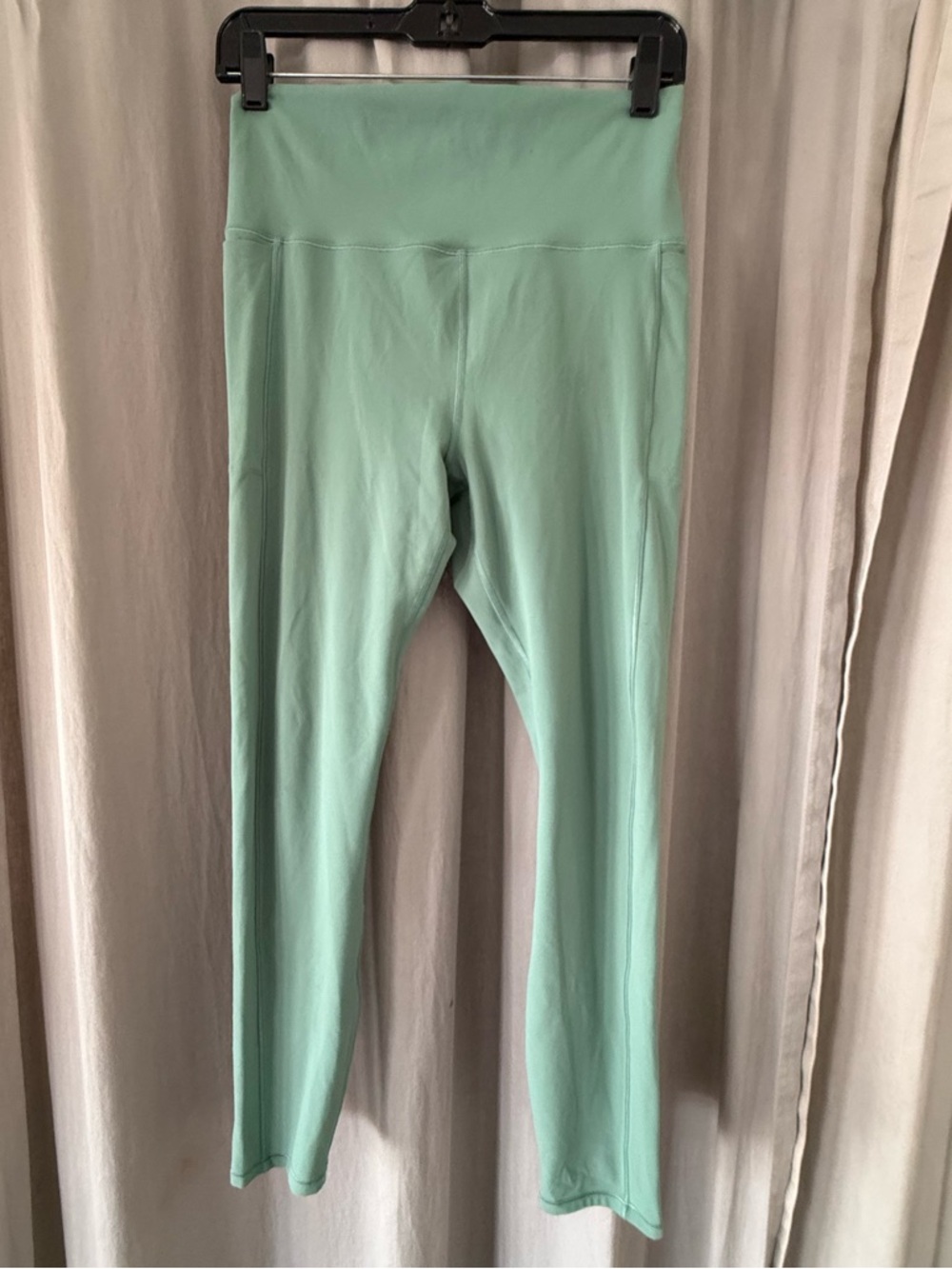 Vuori Stride Leggings, size medium, Celadon (green) color.